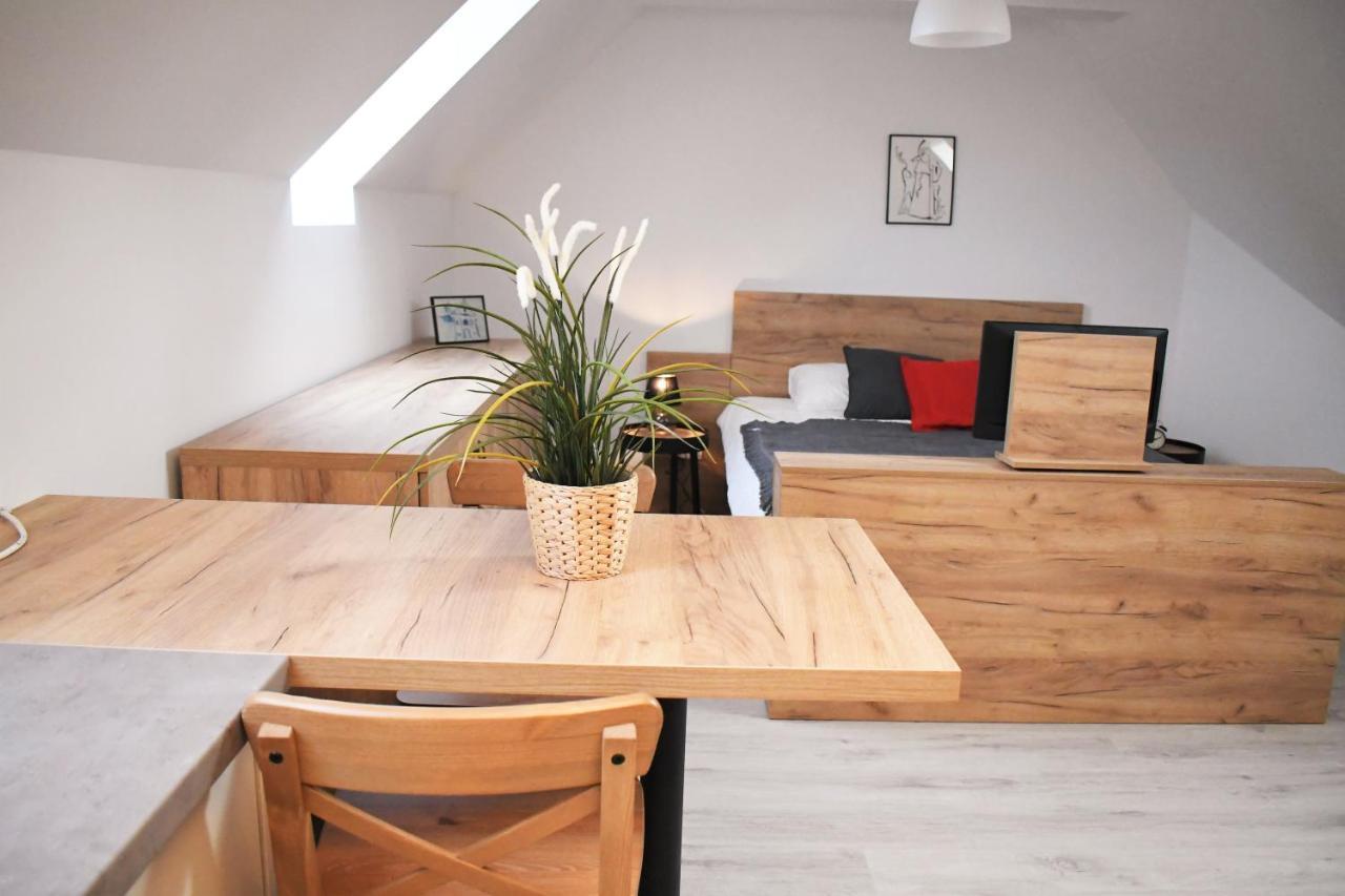 Vatus Apartmanhaz Vac Luaran gambar