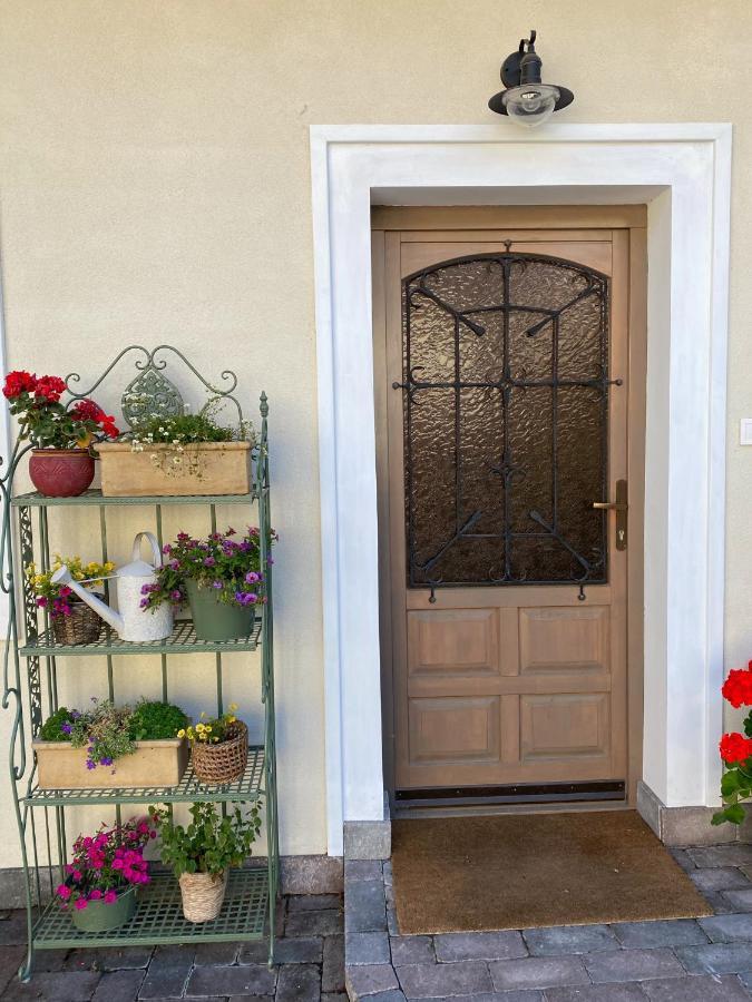 Vatus Apartmanhaz Vac Luaran gambar