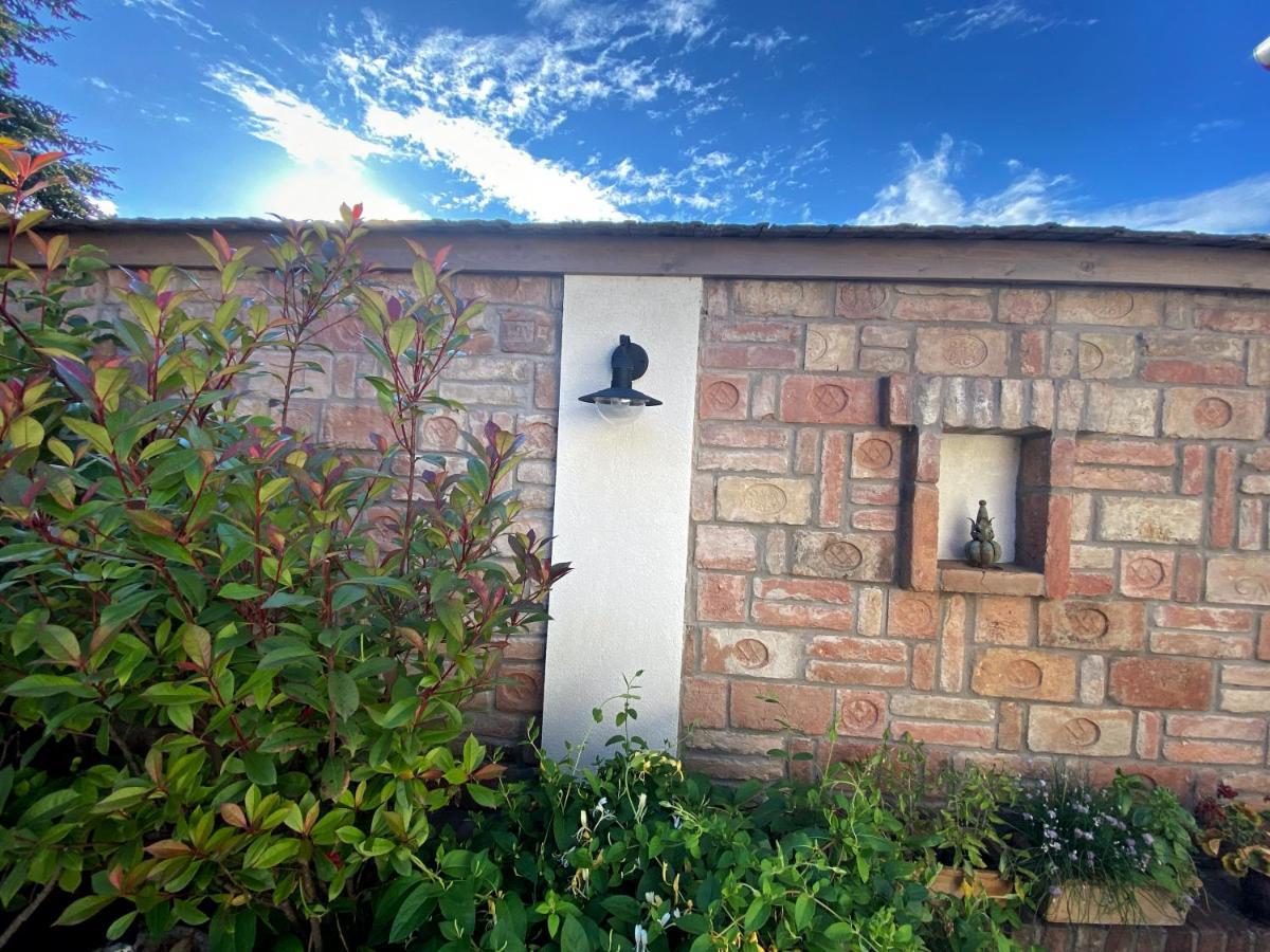 Vatus Apartmanhaz Vac Luaran gambar