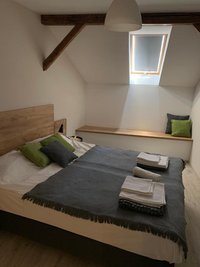 Vatus Apartmanhaz Vac Luaran gambar