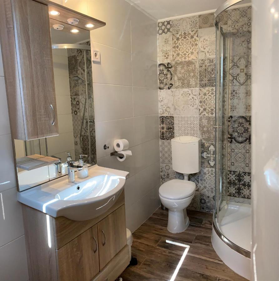 Vatus Apartmanhaz Vac Luaran gambar