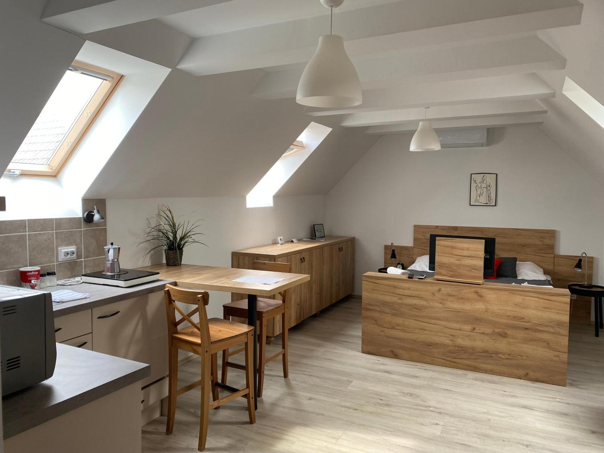 Vatus Apartmanhaz Vac Luaran gambar
