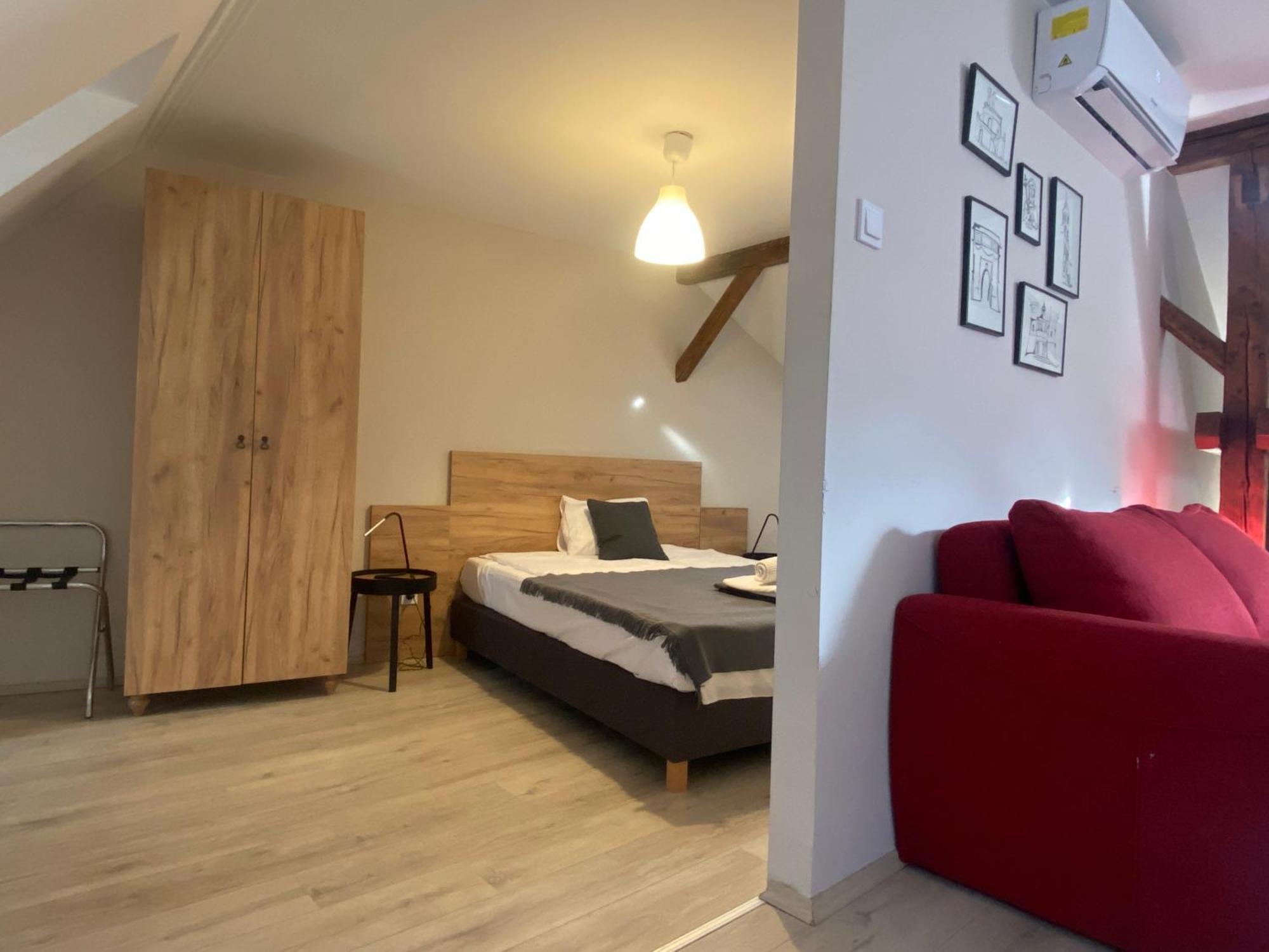 Vatus Apartmanhaz Vac Luaran gambar