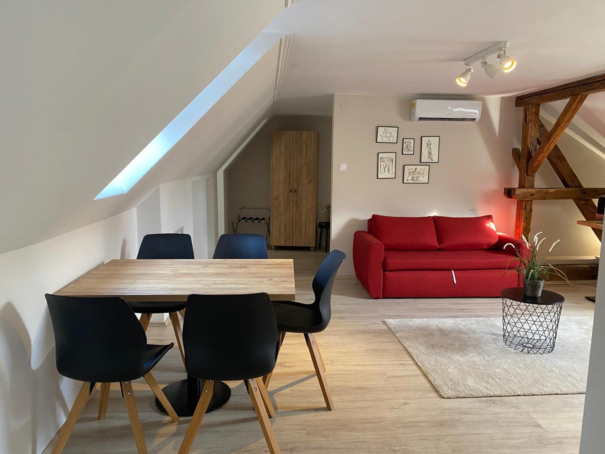 Vatus Apartmanhaz Vac Luaran gambar