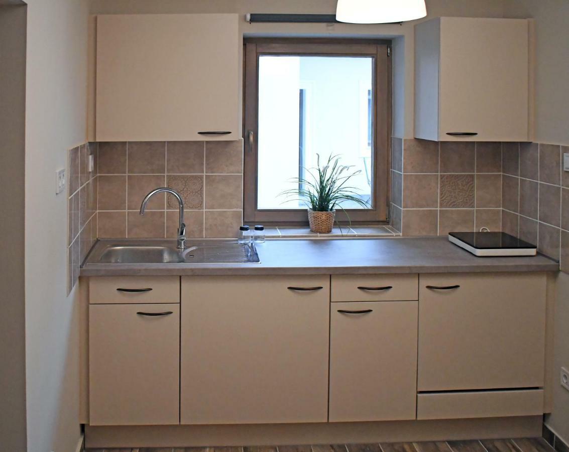 Vatus Apartmanhaz Vac Luaran gambar