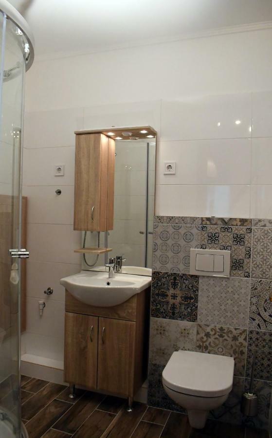 Vatus Apartmanhaz Vac Luaran gambar