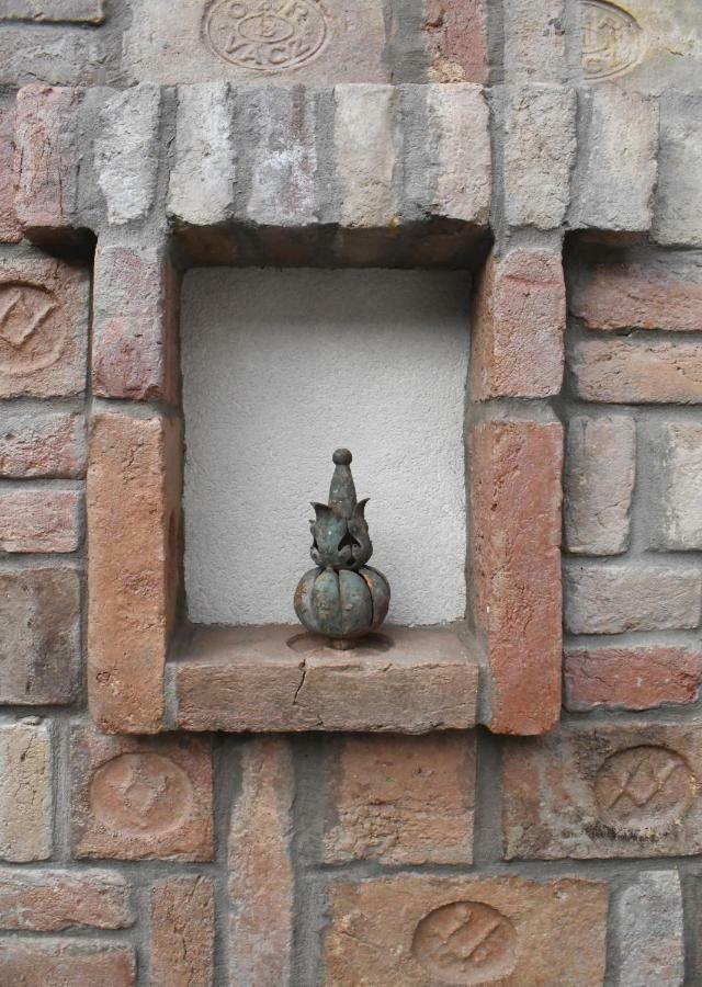 Vatus Apartmanhaz Vac Luaran gambar