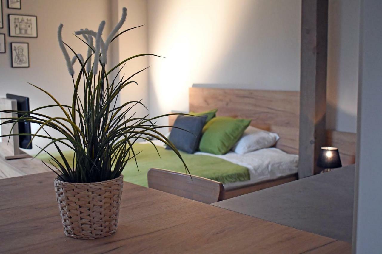 Vatus Apartmanhaz Vac Luaran gambar